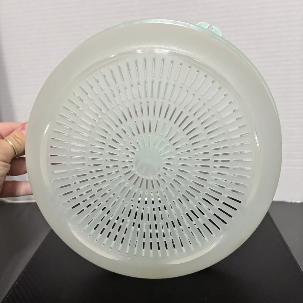 Tupperware Colander Strainer Bowl 1835 With Flow Through Seal 3 Quart Aqua